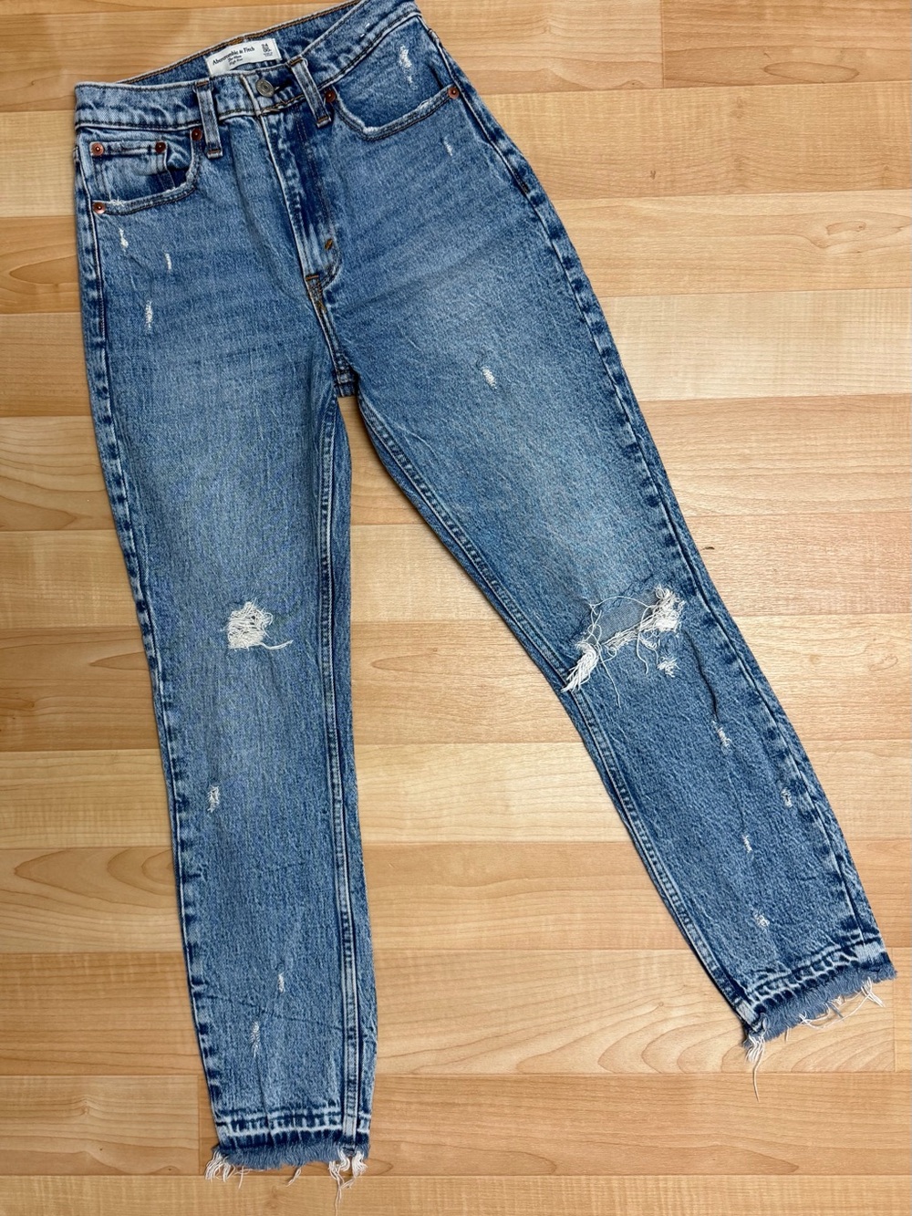 Abercrombie & Fitch The Mom High Rise Jeans Size 24/00 Distressed